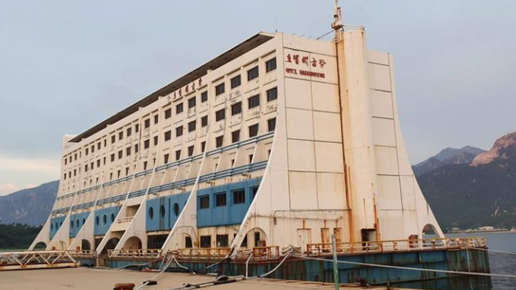 Avustralya'da başladı, Kuzey Kore'de bitti... Dünyanın ilk yüzen otelinin hikayesi